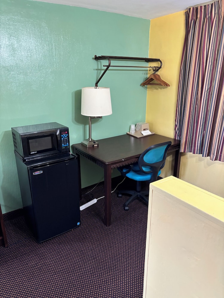Budget Host Inn Somerset - photo 23