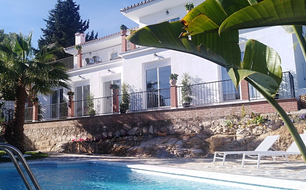 White Village Boutique — carbon neutral stay, Benalmadena