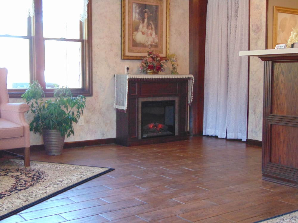 Candlelight Inn - photo 3