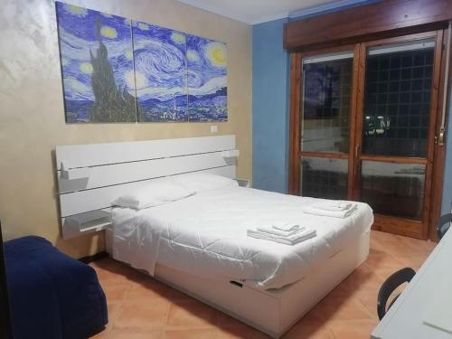 Friend of all the world Giardino di Roma Casal Bernocchi Acilia — 4-Star Luxury Hotel in Vitinia, Italy