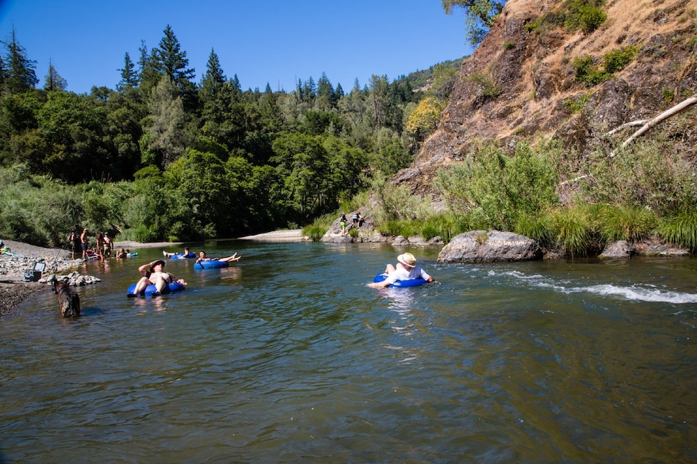 Russian River Camping Resort One Bedroom Cabin 2 — hotel in Cloverdale