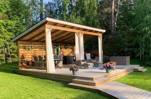 Carpe Diem Guest Cottage — 4-Star Luxury Hotel in Oesthammar, Sweden