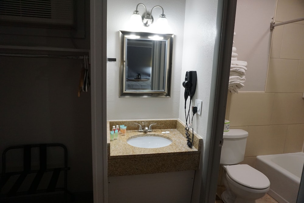 Harvest Drive Family Inn - photo 33