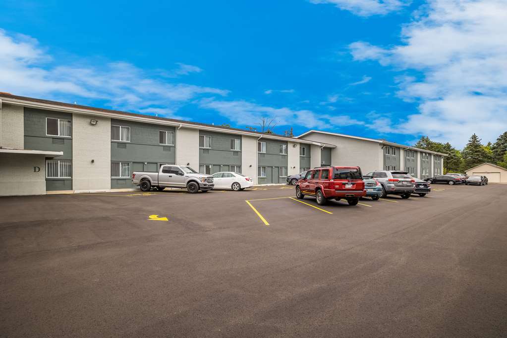 Suburban Studios Milwaukee Airport - photo 5