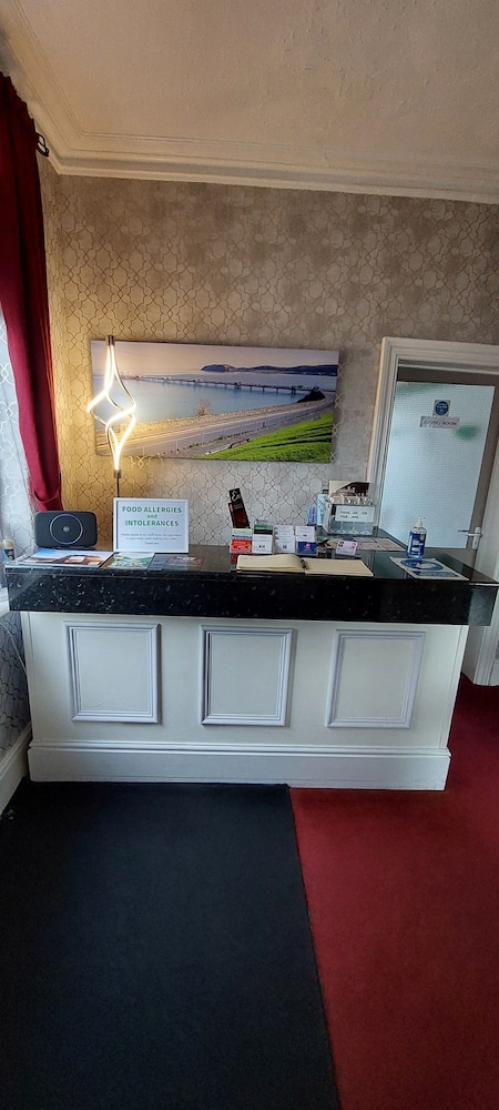 Glenavon Guesthouse — 4-Star Luxury Hotel in Llandudno, United Kingdom