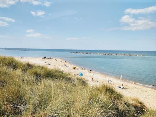 Dune Roamin': Sea Palling's Treasure NOW with TV — 4-Star Luxury Hotel in Norwich, United Kingdom