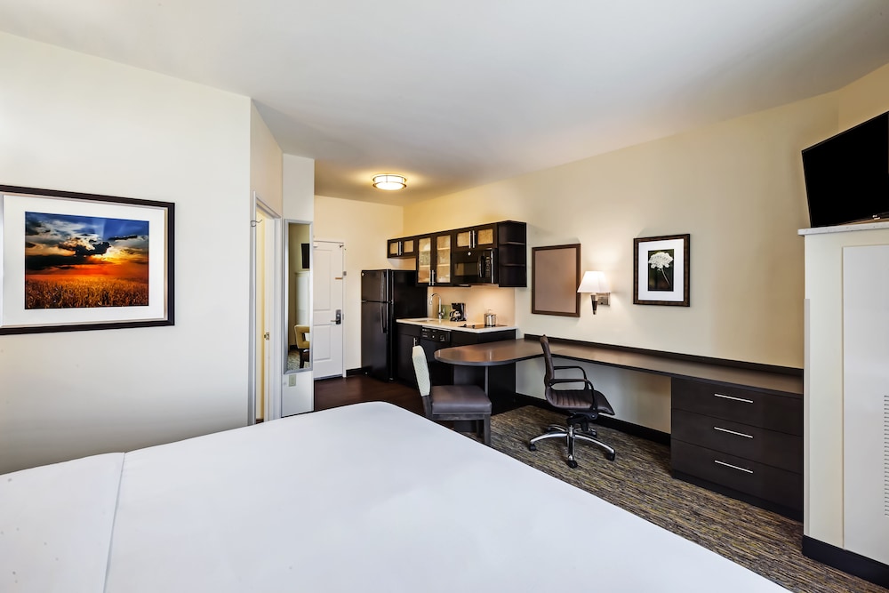 Candlewood Suites Lenexa Overland Park Area - photo 8