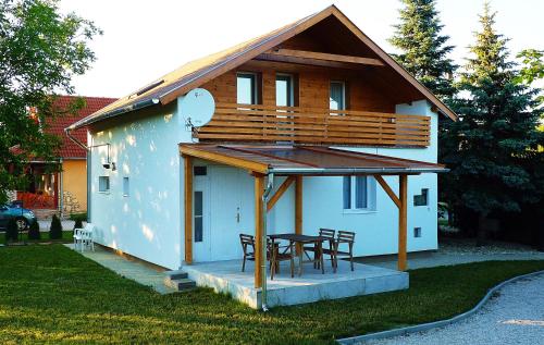 Levendula apartman - carbon neutral hotel in Unknown City