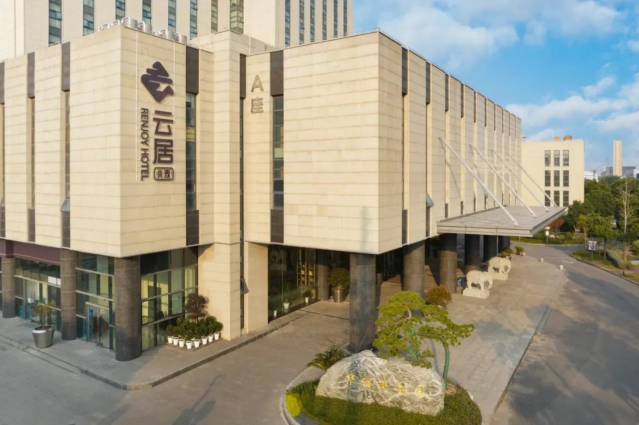 Renjoy Hotel Shanghai Huayi — 4-Star Luxury Hotel in Shanghai, People's Republic of China