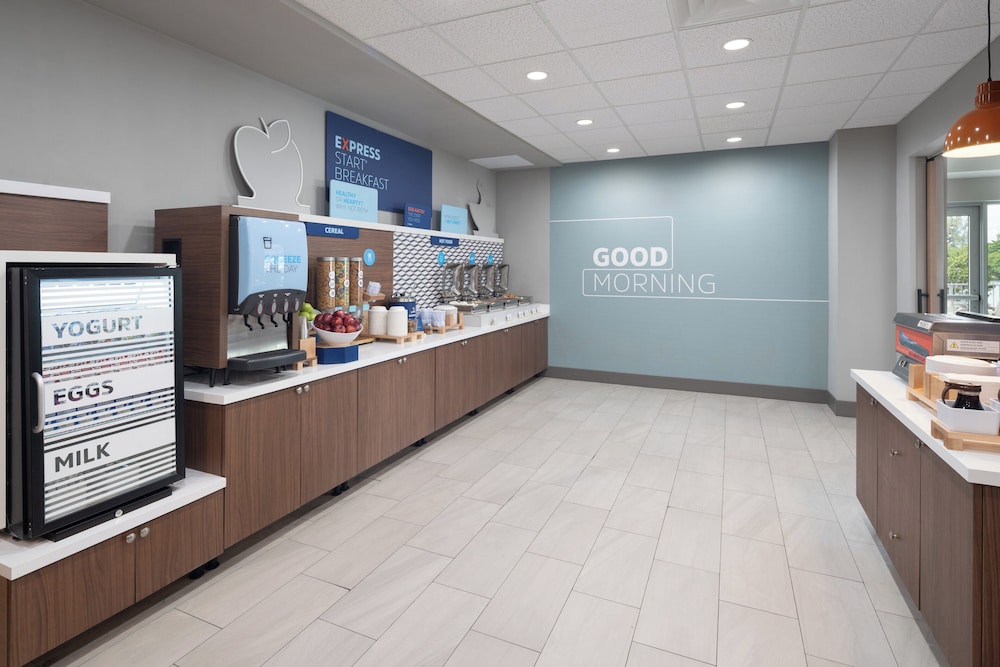 Holiday Inn Express Miami Airport Blue Lagoon Area by IHG - photo 40