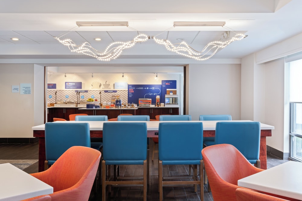 Holiday Inn Express & Suites Cincinnati Riverfront by IHG - photo 47