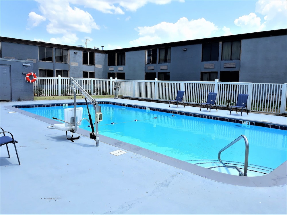 Madison Inn and Suites - photo 55