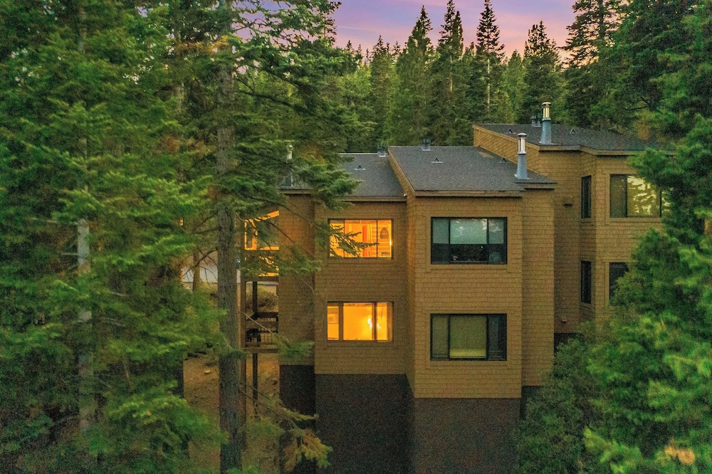 Sierra by Avantstay Ski In Ski Out Near Truckee w Access to Northstar Resort Community - photo 39