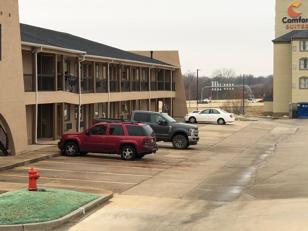 Americas Best Value Inn & Suites Yukon Oklahoma City - photo 21
