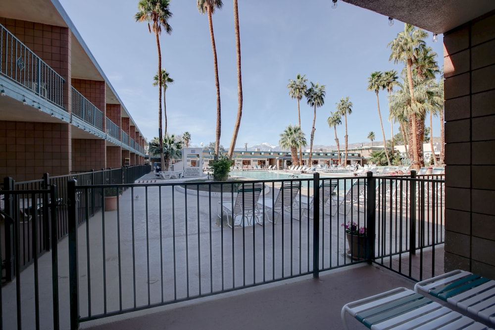Desert Hot Springs Spa Hotel - photo 29
