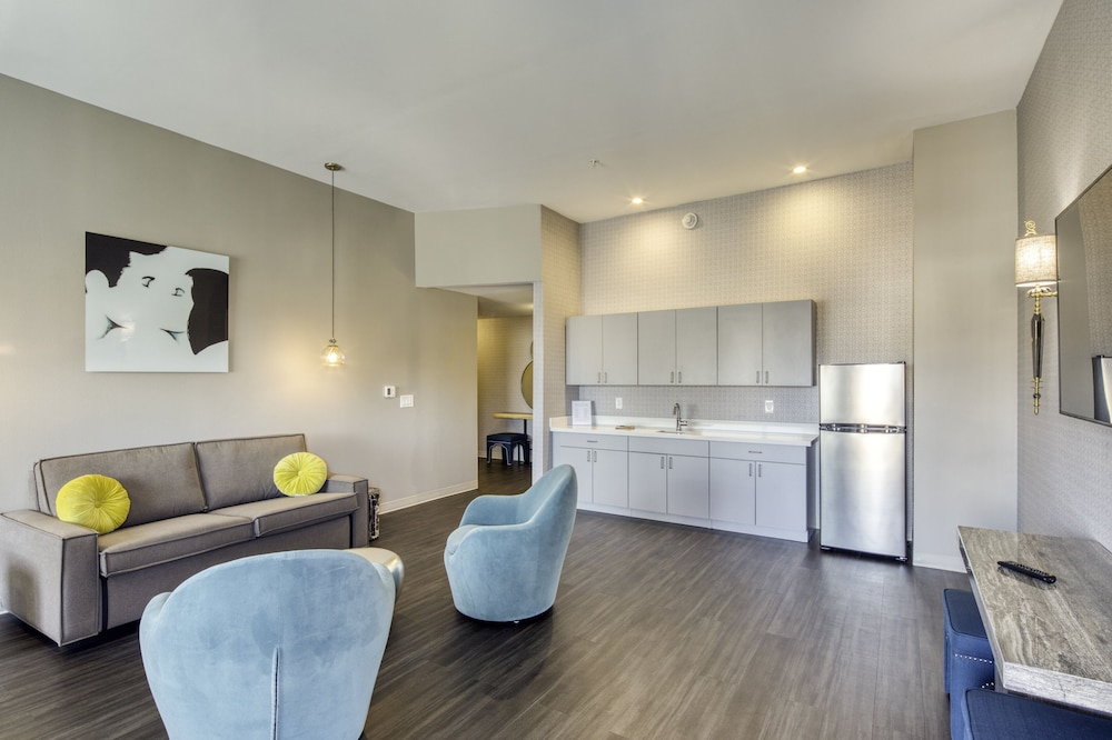 Holiday Inn Express & Suites Charlotte South End by IHG - photo 17