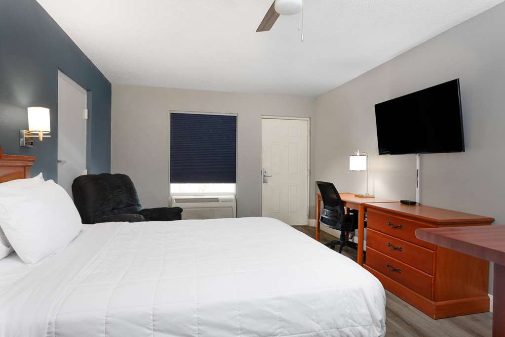 Baymont by Wyndham Marianna - photo 16