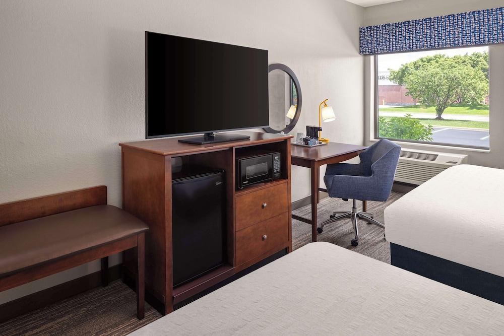 Hampton Inn Minneapolis NW Maple Grove - photo 4