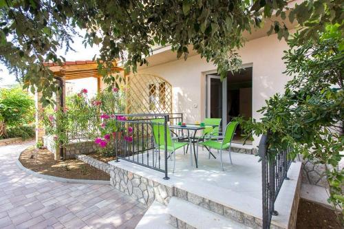 200 Meter bis zum kristallklaren Meer — 4-Star Luxury Hotel in Baska, Croatia