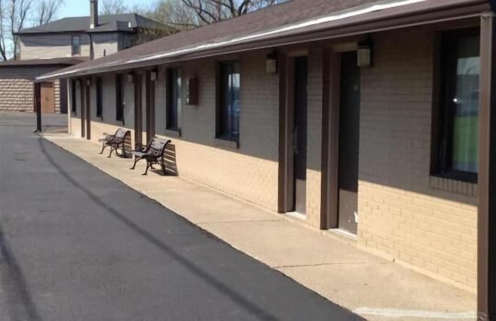 Stadium View Inn - photo 31