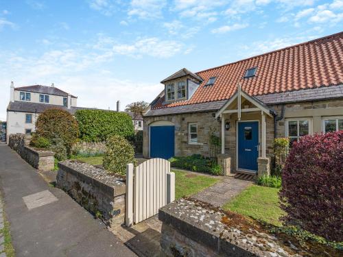 Bamburgh Cottage — 4-Star Luxury Hotel in Beadnell, United Kingdom