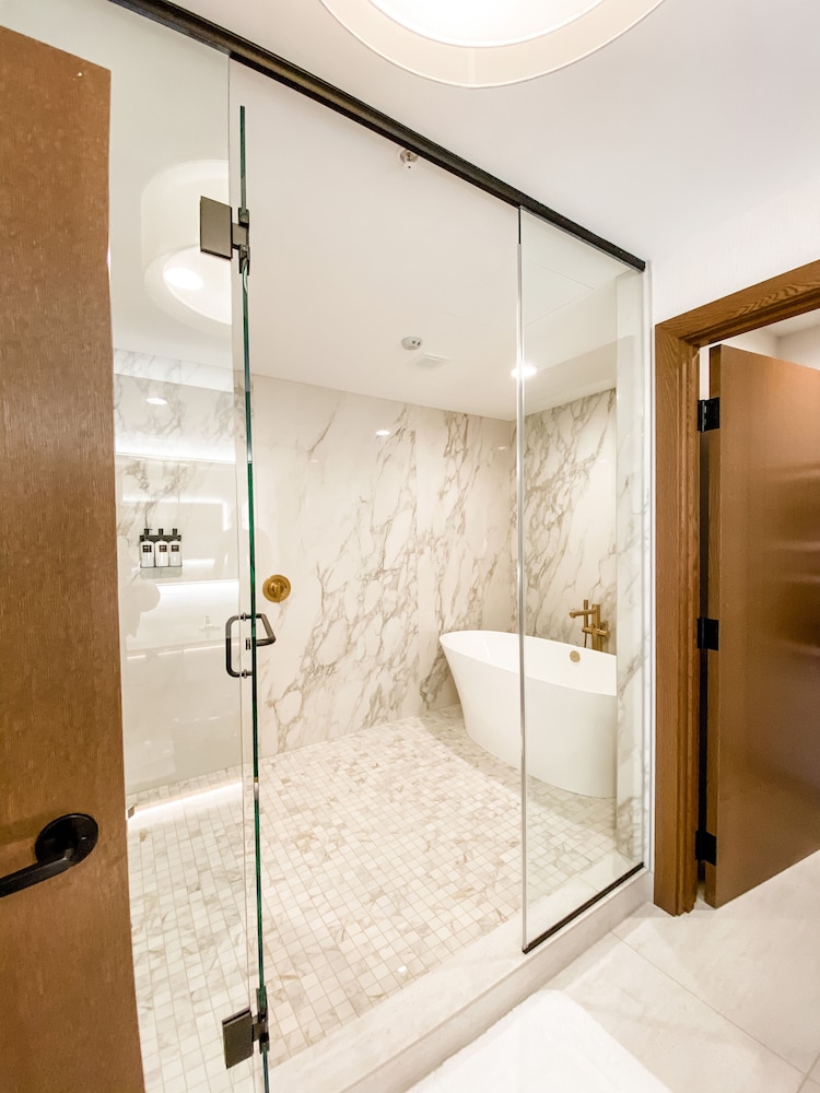 Omni Viking Lakes Hotel - photo 25