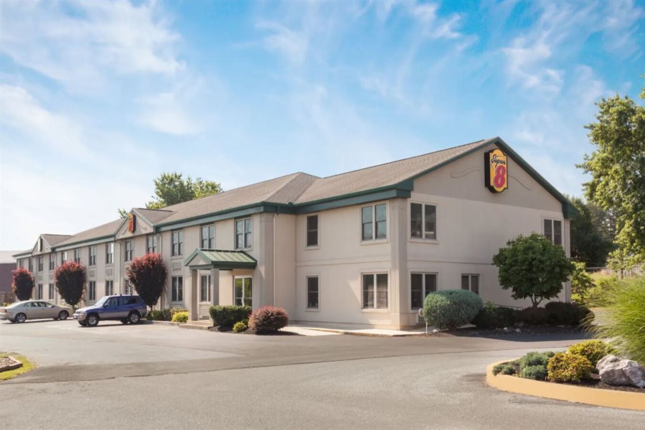 Super 8 by Wyndham Harrisburg Hershey West in Harrisburg, United States