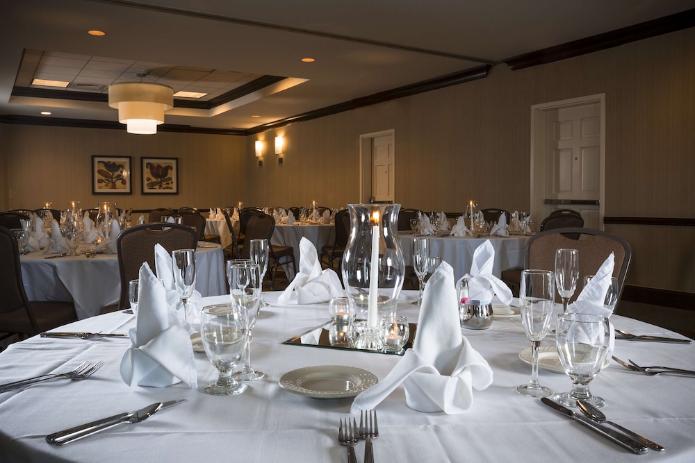 Hilton Garden Inn Hampton Coliseum Central - photo 31