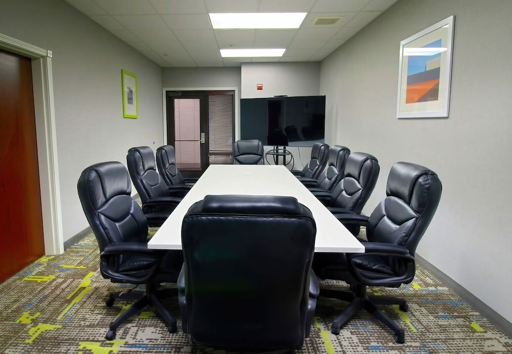 Hampton Inn & Suites Tacoma - photo 34