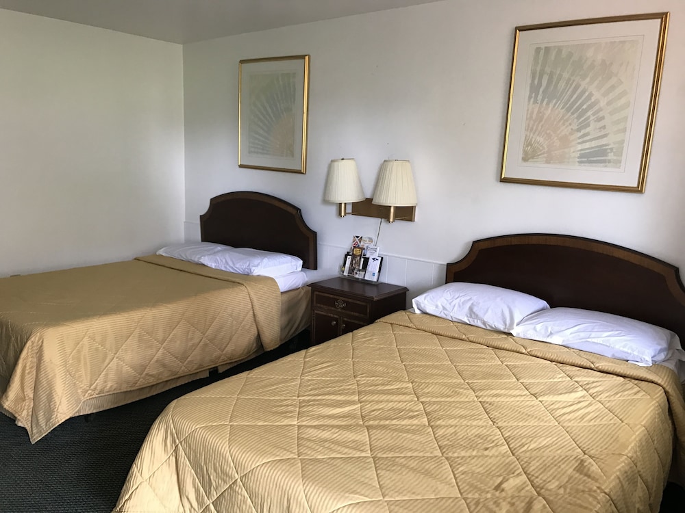 Relax Inn Altoona - photo 55