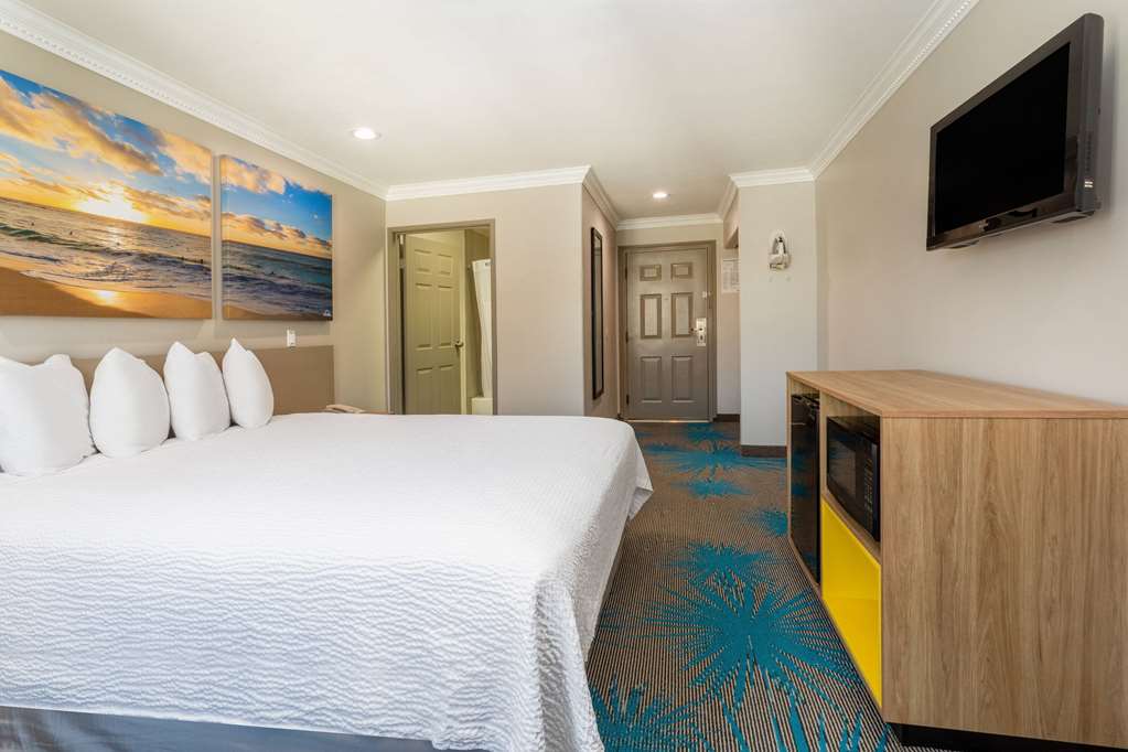 Days Inn by Wyndham Santa Monica - photo 43