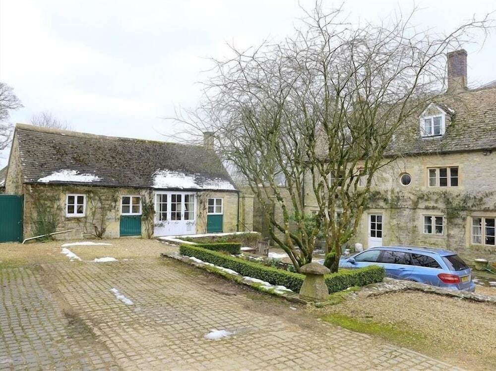 Hazel Manor Wing - carbon neutral hotel in Stroud