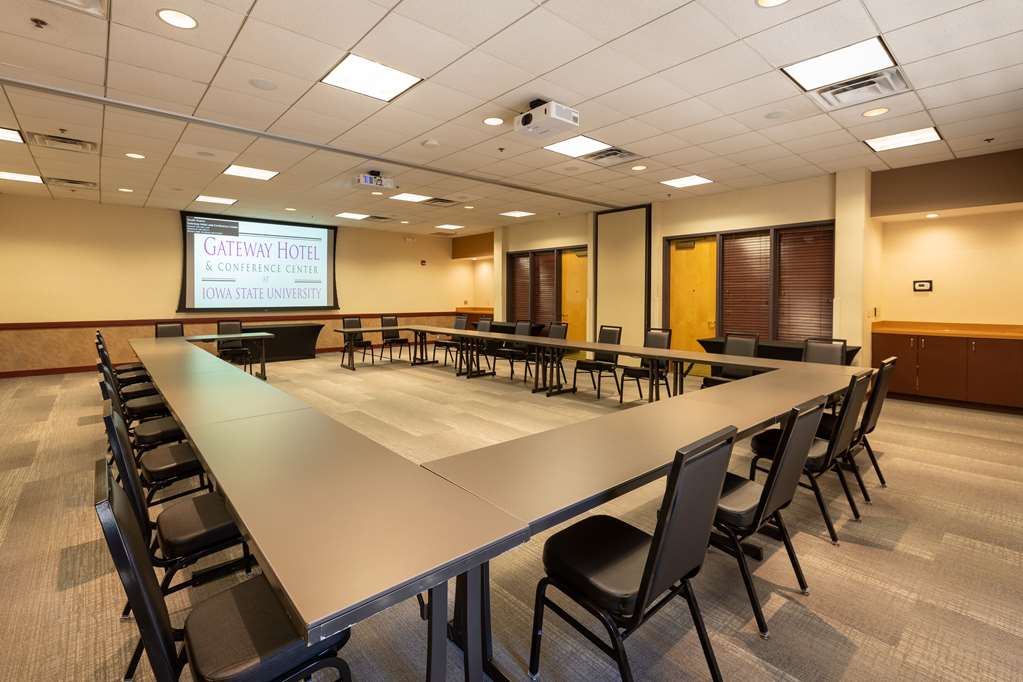 Gateway Hotel and Conference Center - photo 10