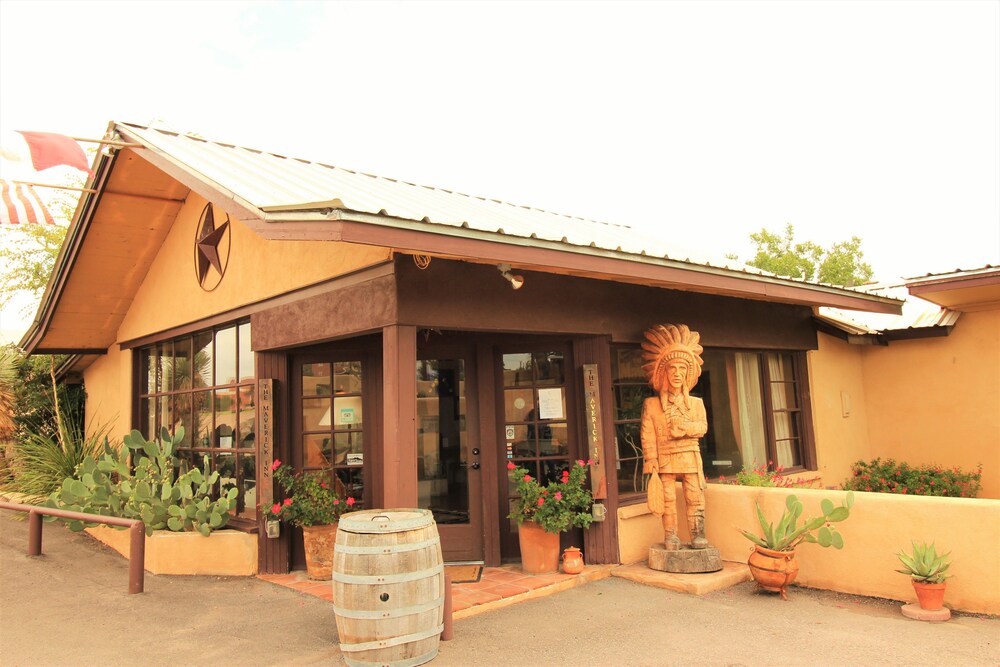The Maverick Inn - photo 21