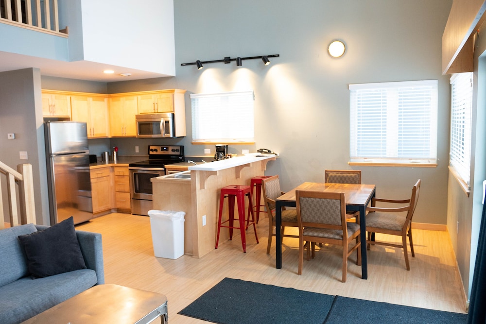 Eddy's Resort - photo 15