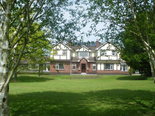 Redwood — 4-Star Luxury Hotel in Cill Airne, Republic of Ireland