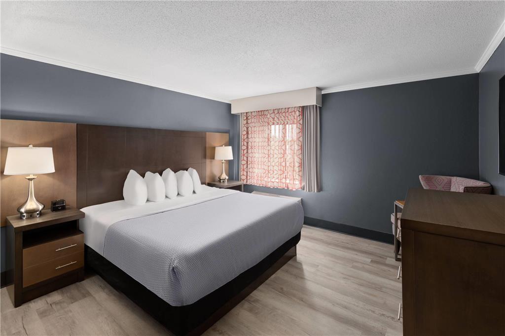 La Quinta Inn & Suites by Wyndham Goodlettsville Nashville - photo 27