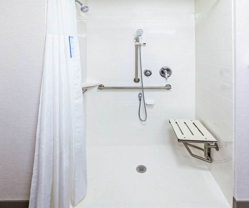 Hampton Inn Gardner Conference Center - photo 16