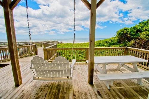 Great Expectations West — 4-Star Luxury Hotel in Emerald Isle, United States