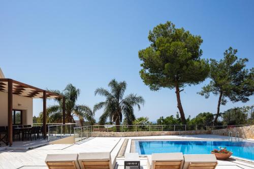 Angels Villa 8 Bedroom Estate Ideal for Groups & Families by etouri — 4-Star Luxury Hotel in Souda, Greece