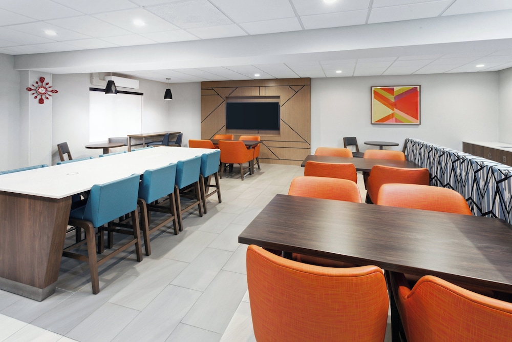 Holiday Inn Express Cleveland Airport Brookpark by IHG - photo 53