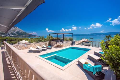 Beachfront Villa Draga with 32sqm private heated pool 4 bedrooms sea view — 4-Star Luxury Hotel in Omis, Croatia