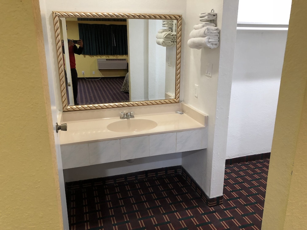 Los Angeles Inn & Suites LAX - photo 22