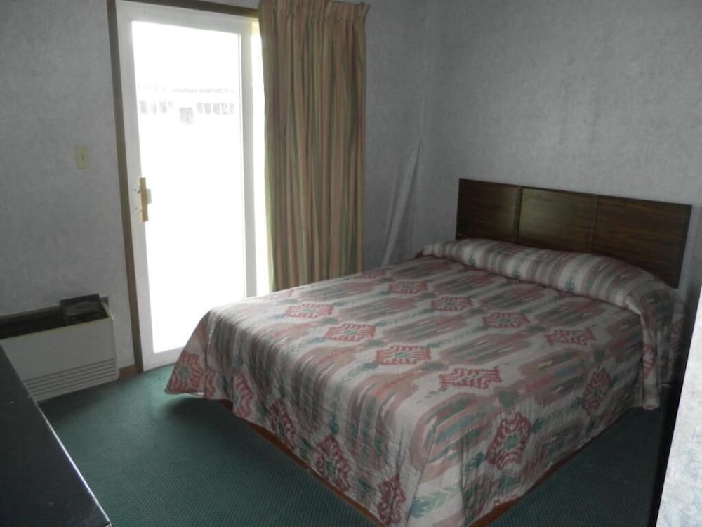 Tidewater Motel - photo 11