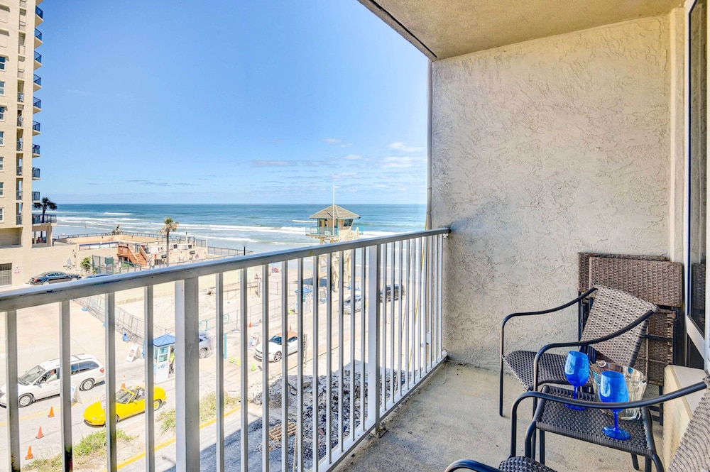 Daytona Beach Studio with Balcony and Ocean View - photo 18