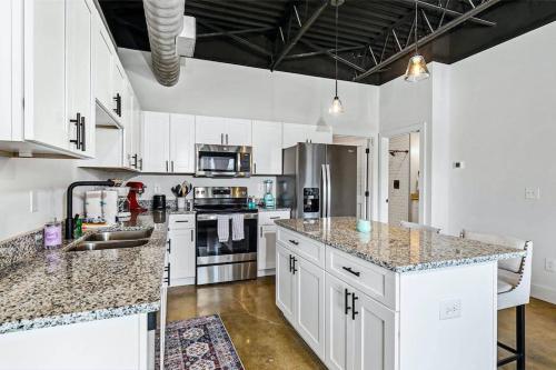 Brand New Condo near downtown Nash w washer dryer — 4-Star Luxury Hotel in Nashville, United States