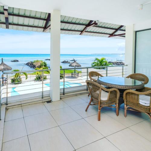 Beachfront Apartment View To Die For 20145273 — Triolet