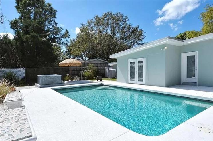 Pool Hot Tub Close To Beaches Shopping More — hotel in Osprey
