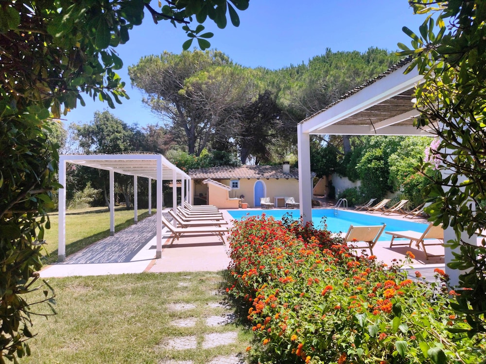 Is Benas Country Lodge — 4-Star Luxury Hotel in San Vero Milis, Italy