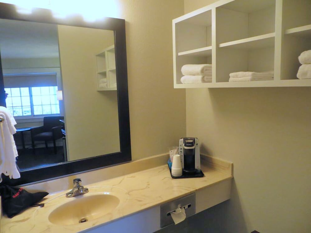 Brio Beach Inn - photo 25